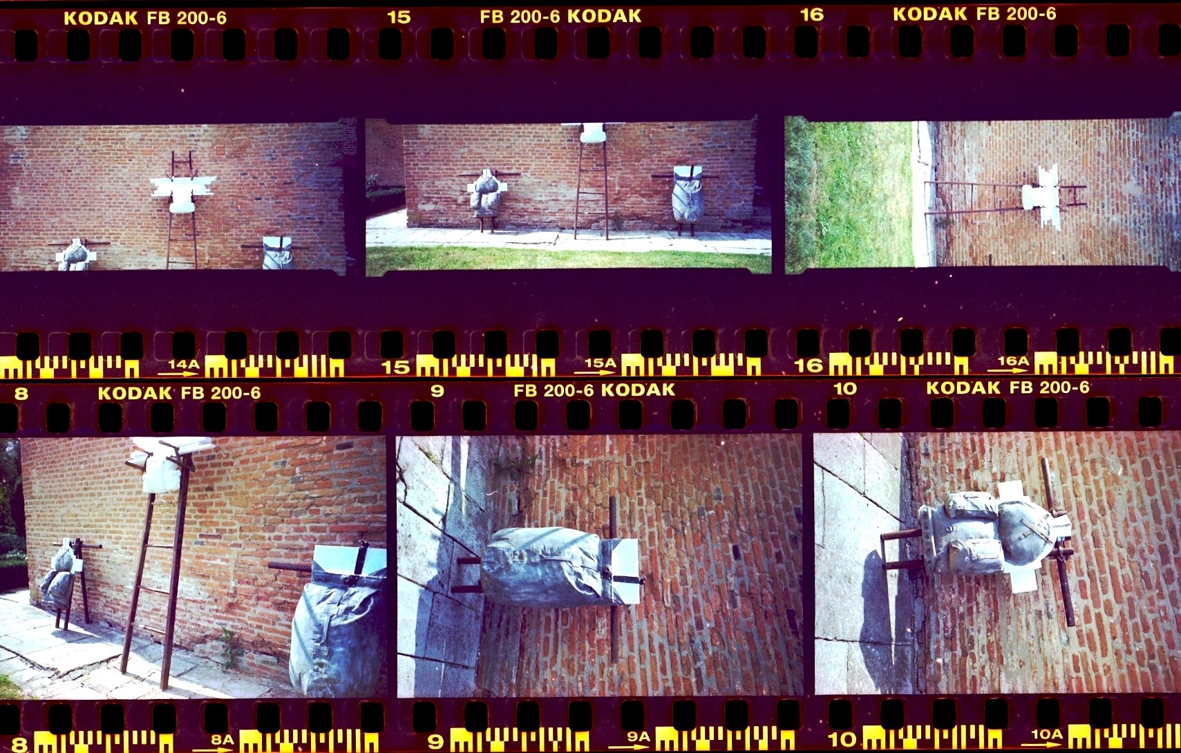 Readymade Heroes, detalii exterior, lomografie, film de 35 de mm., scanat, 2018