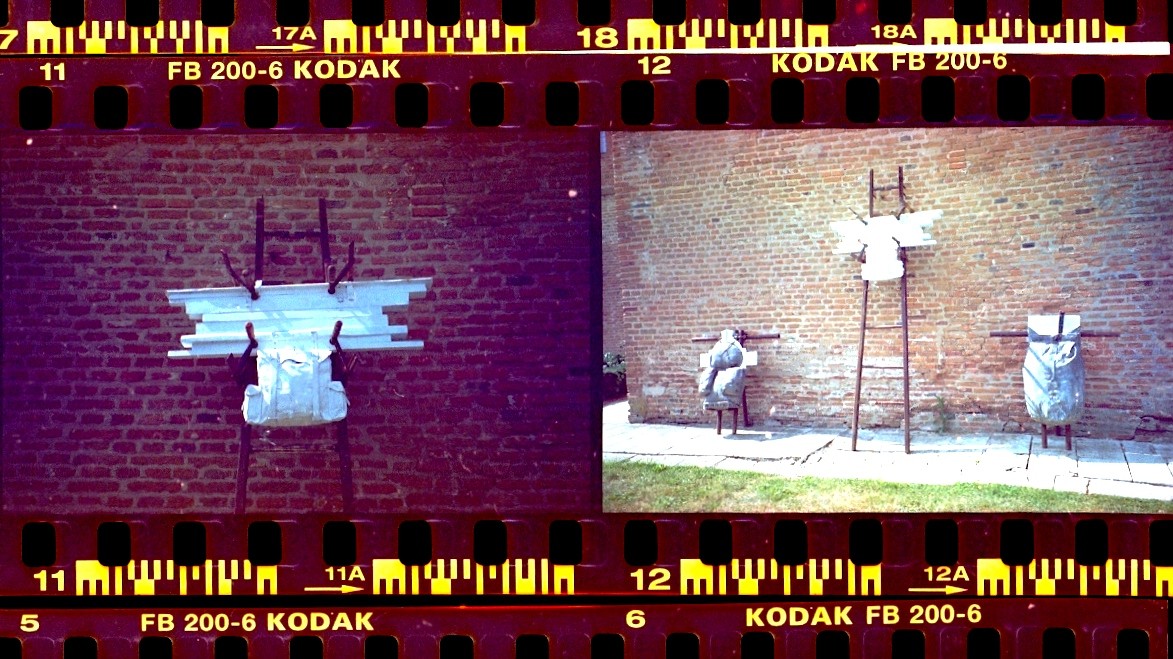 Readymade Heroes, exterior, lomografie, film de 35 de mm., scanat, 2018